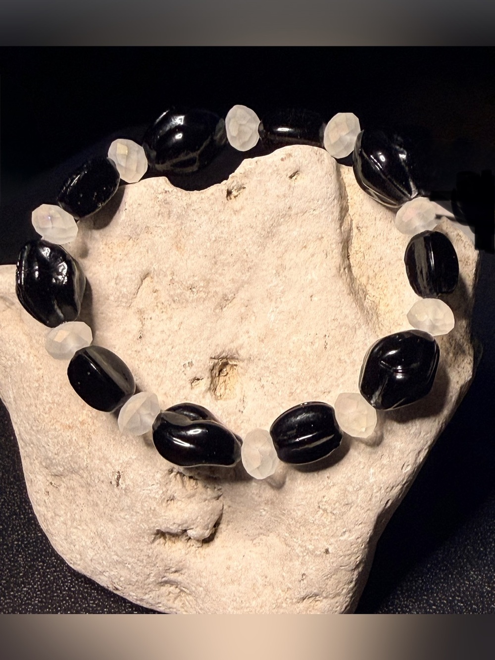✨Handmade✨Black and White Beaded Stretch Bracelet